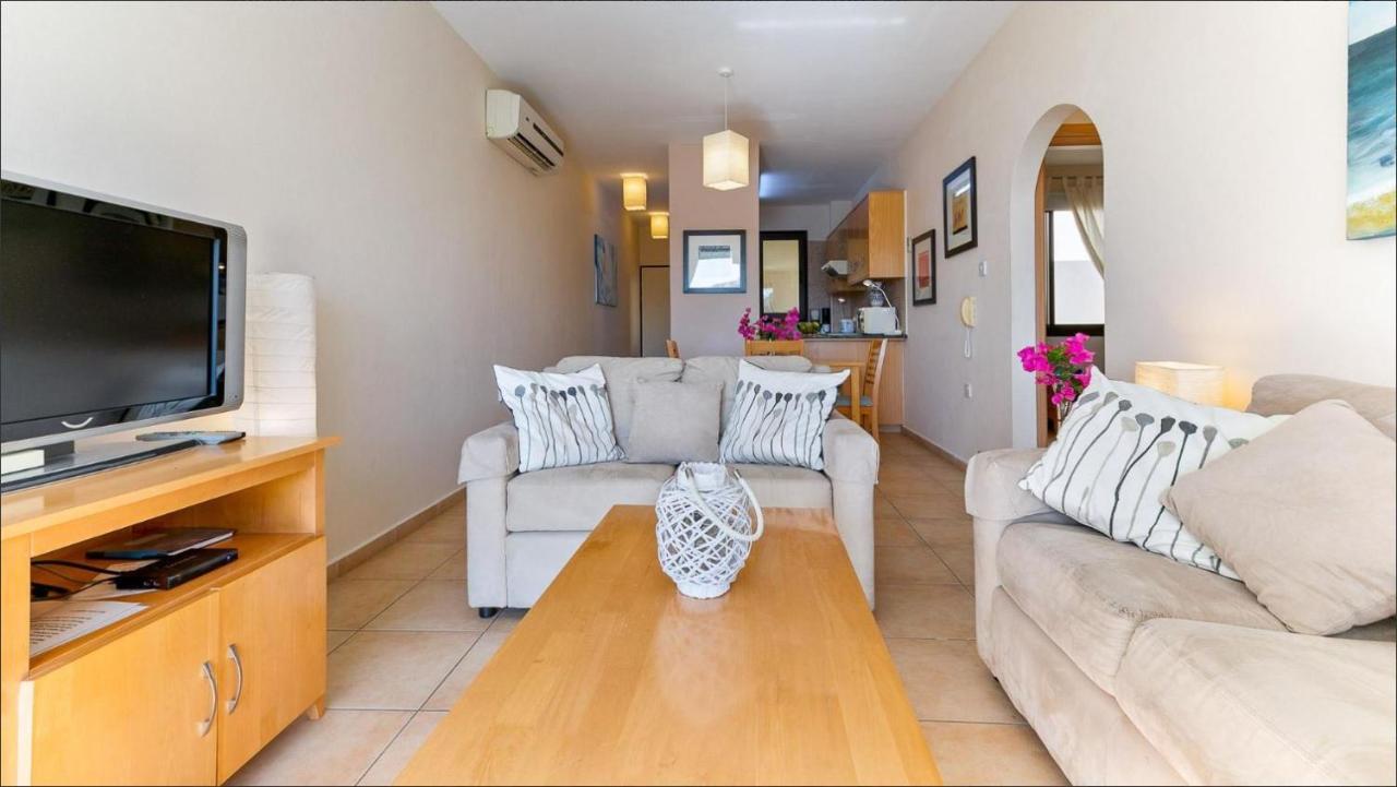 Spacious Contemporary Apartment بيسوري المظهر الخارجي الصورة
